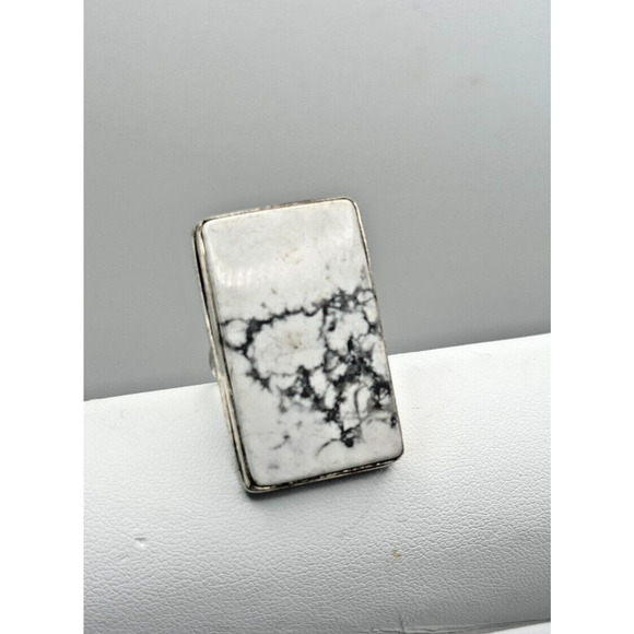 Vintage Natural Howlite .925 Stone Ring Sz 9 - 12.08 Grams - Picture 4 of 4